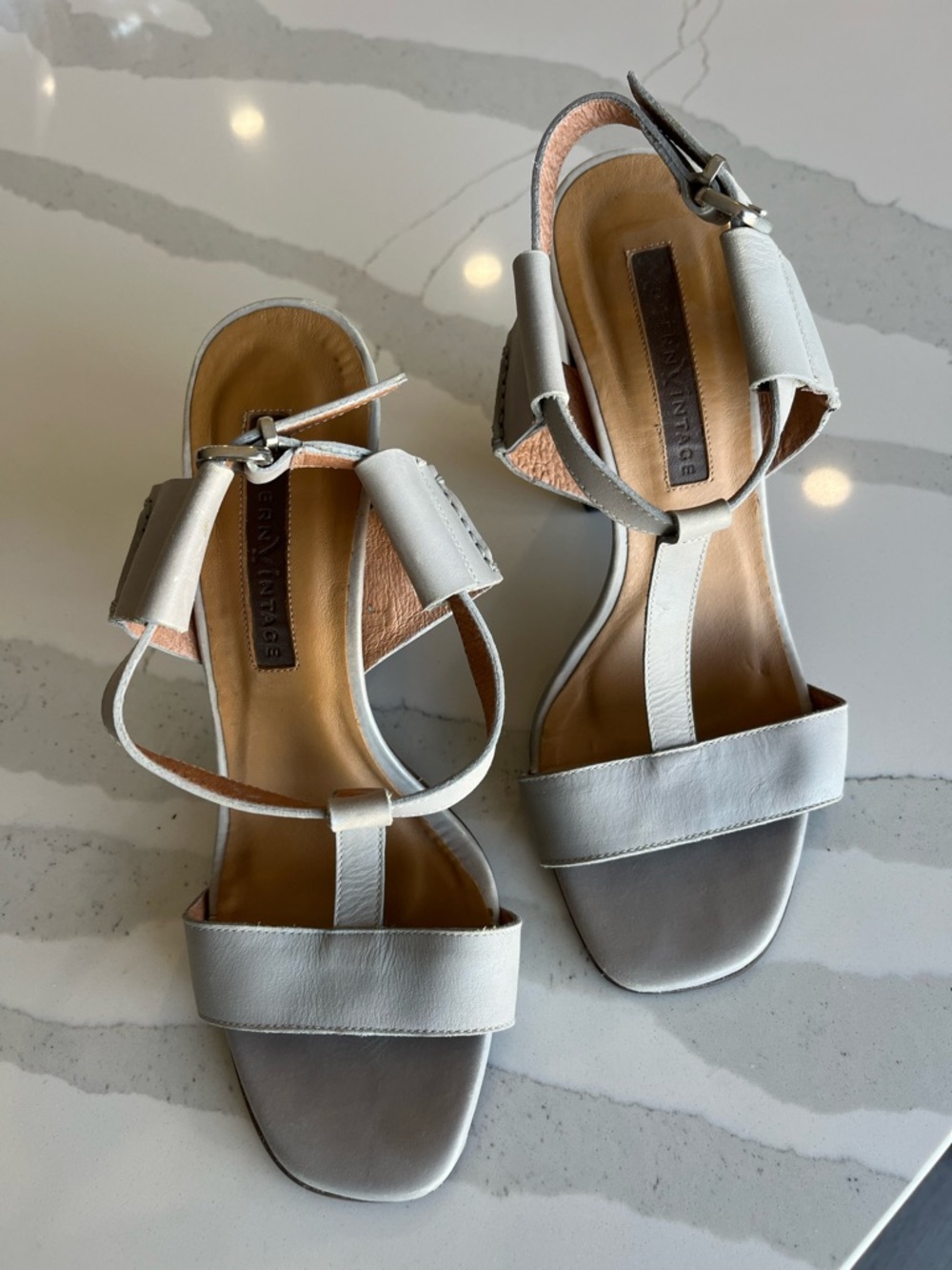 Modern Vintage Leather T-Strap Block-Heeled Sandals in Elephant Gray